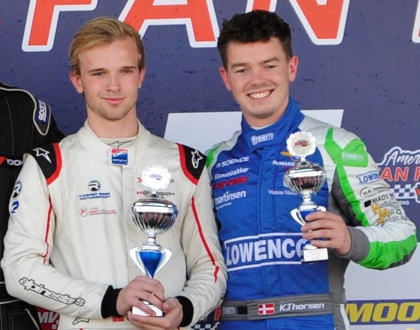 Casper Røes og Kristian Thorsen sammen på podiet i 2018.En situation der gerne må gentage sig i denne sæson.
(Foto: Røes Motorsport)